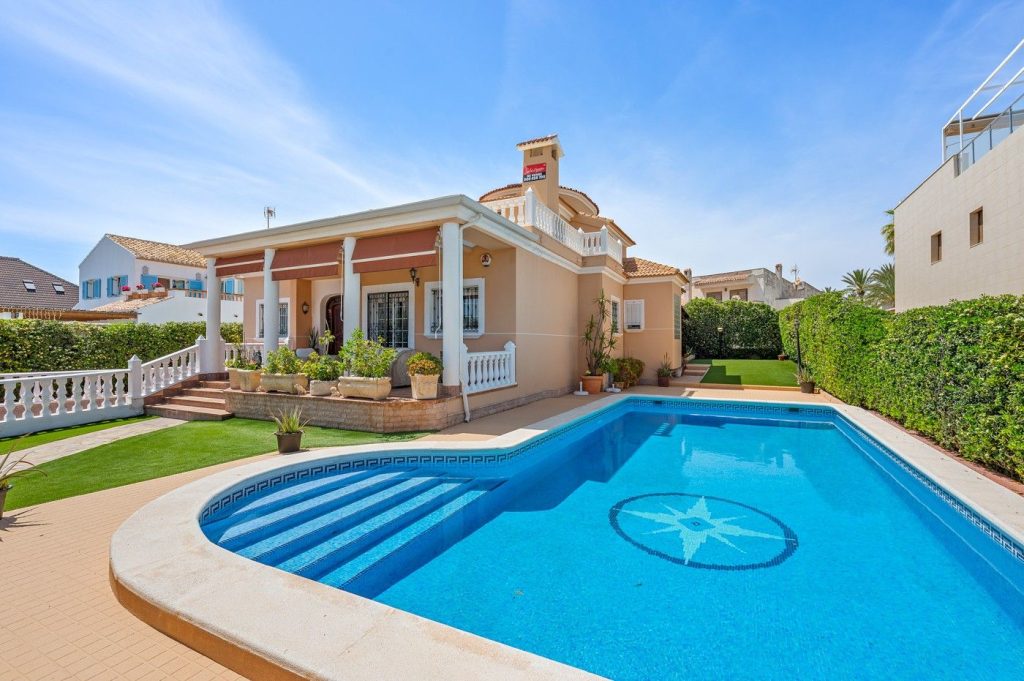 Villa en Torrevieja – Torre la mata